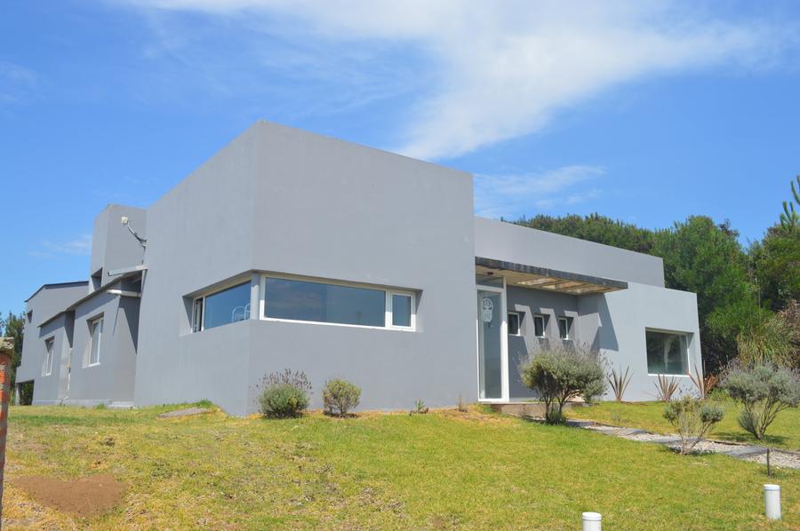 Frente de la casa, vista de costado